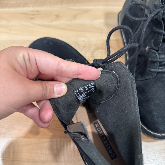 Clarks Collection Tamitha Key Lace-Up Ankle Boots Suede Leather Black Size 6.5 - Picture 10 of 10